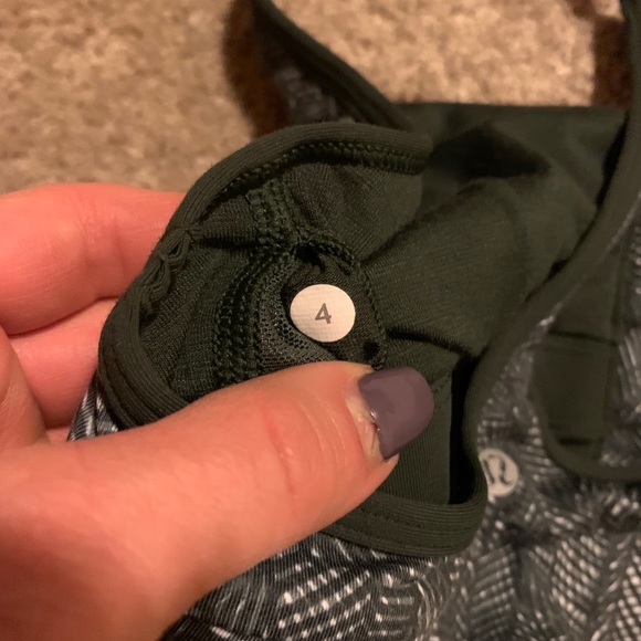 Size 4 lululemon sports bra - Picture 3 of 3